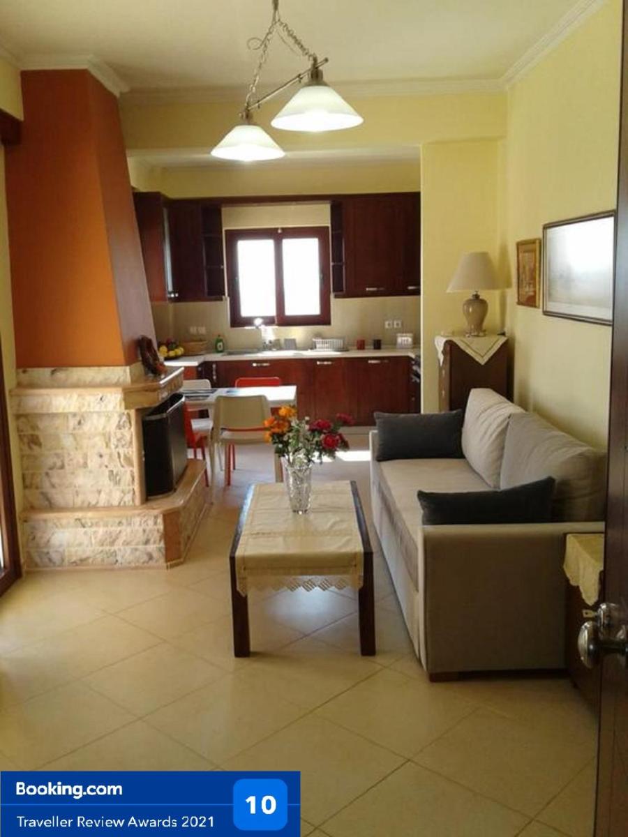 Avia, house with privillaged view, 100 meters from the sea - Housity