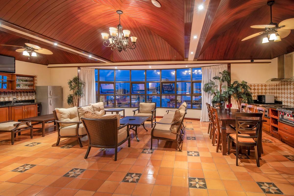 Hotel Casa Roland San Jose - Housity