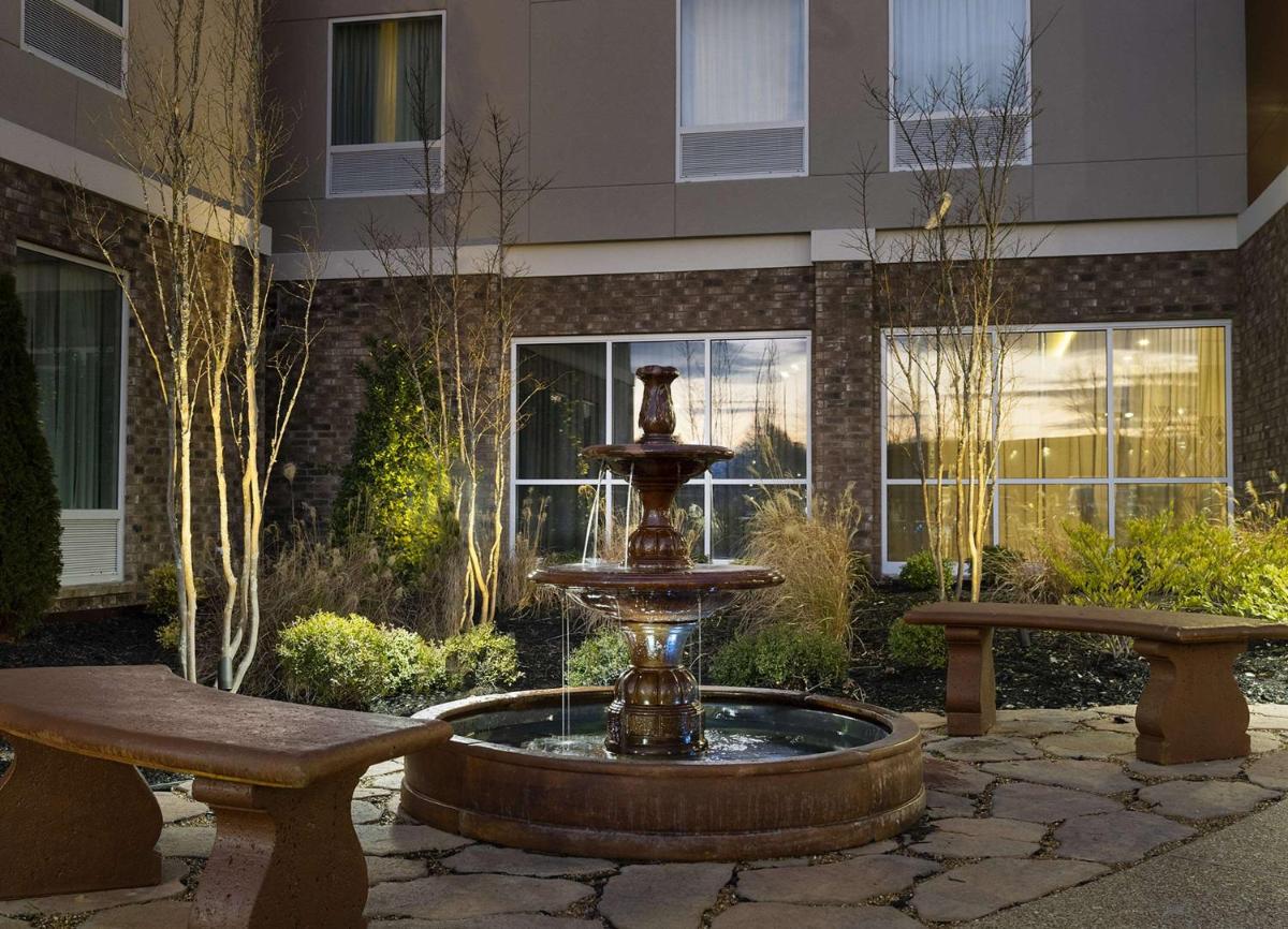 Best Western Plus Desoto - Housity