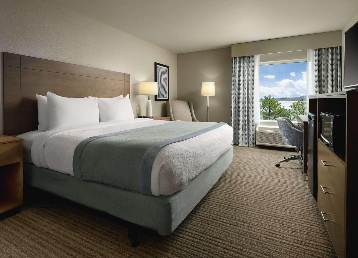 Best Western Plus Desoto - Housity