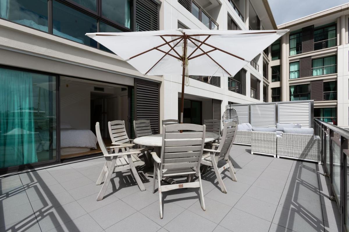 Ultimate outdoor-living Urban Getaway! 1 Carpark - Housity