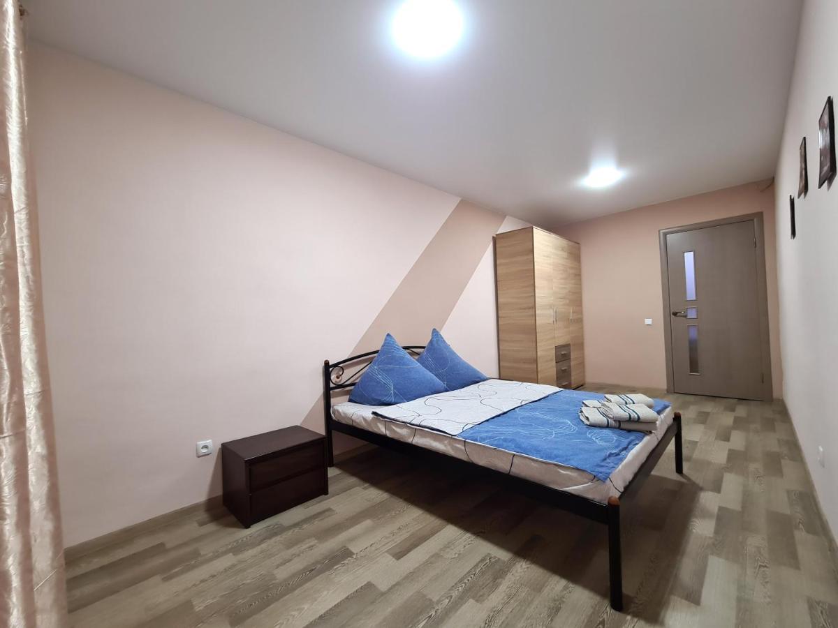 3-room Apartment near Inturist on Sobornyi Avenue 156, by GrandHome - Housity