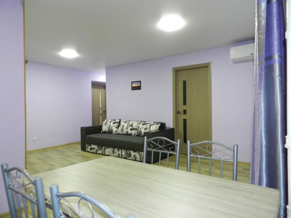 3-room Apartment near Inturist on Sobornyi Avenue 156, by GrandHome - Housity