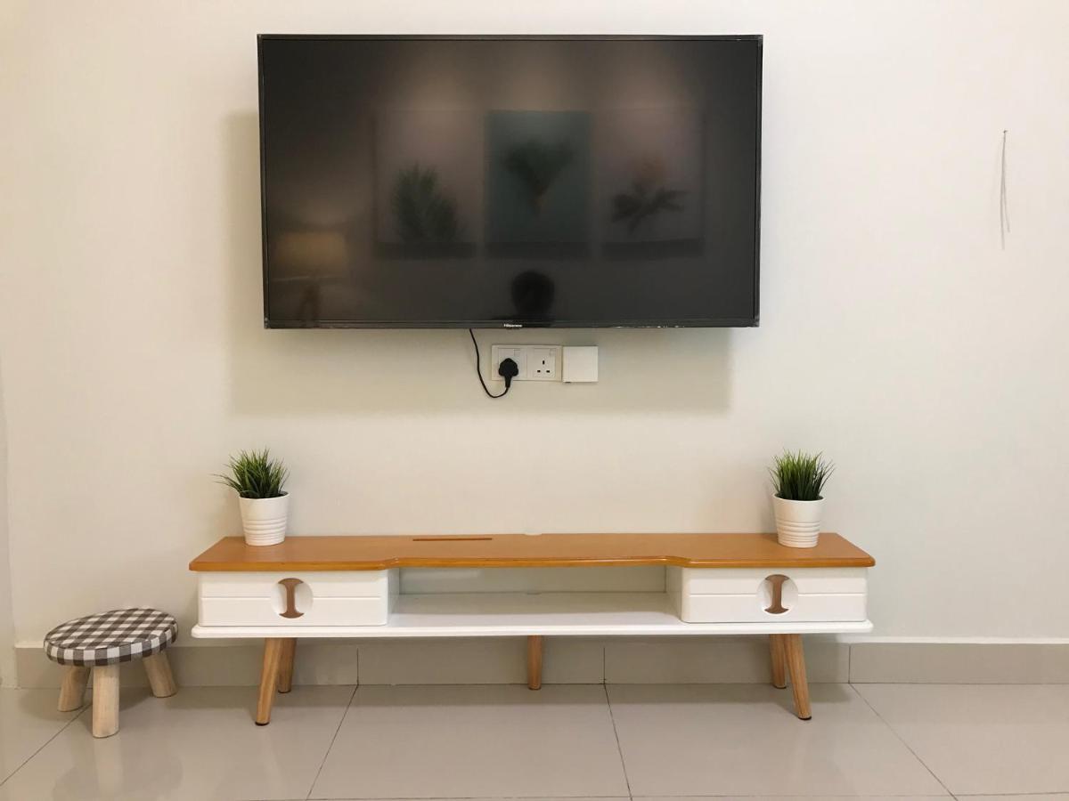75 Cozy Home - Homestay Kluang (Gated and Guarded, Northern European Interior) - Housity