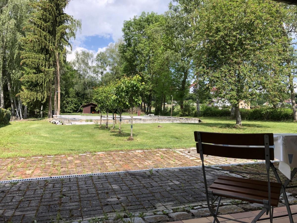 SAD121 - Monteurzimmer in Schwandorf in grüner Lage - Housity