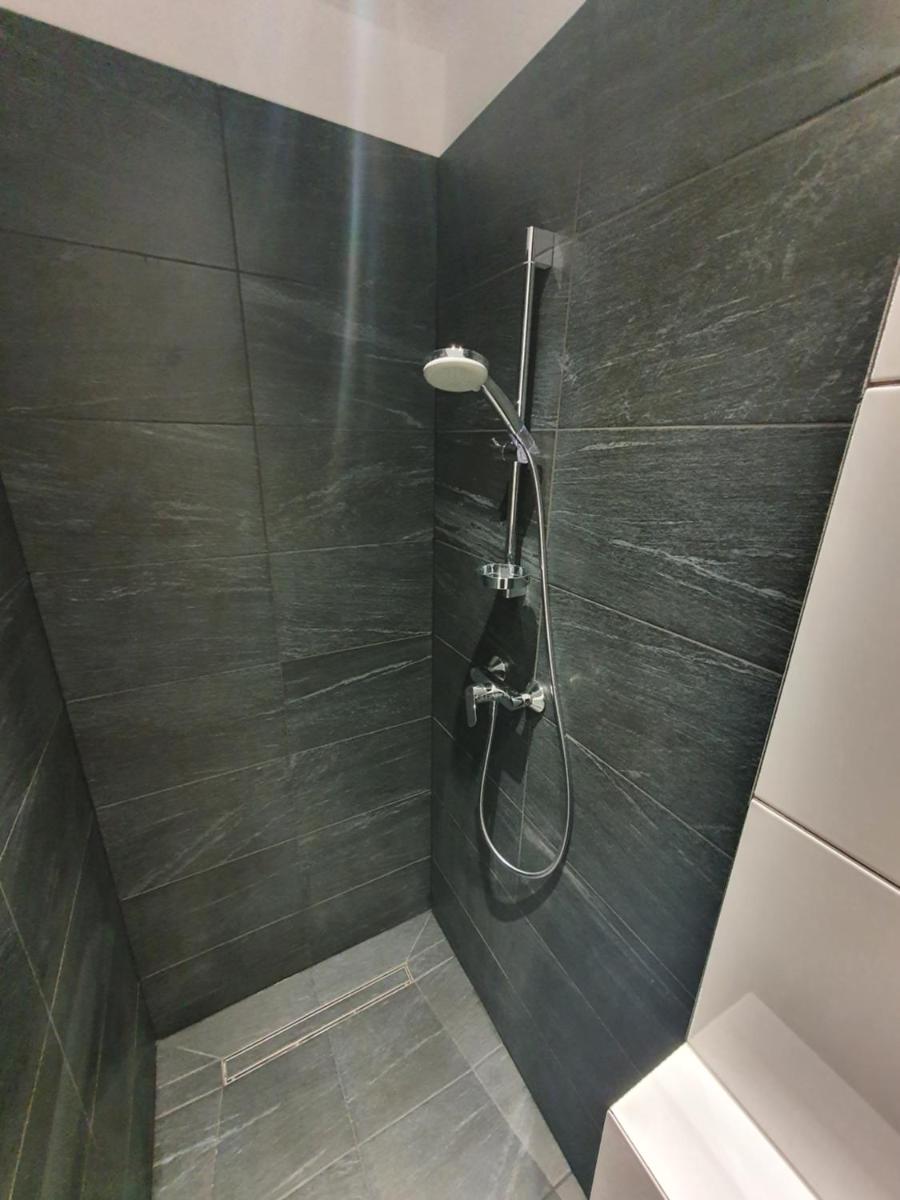 Mirror Apartments - Housity