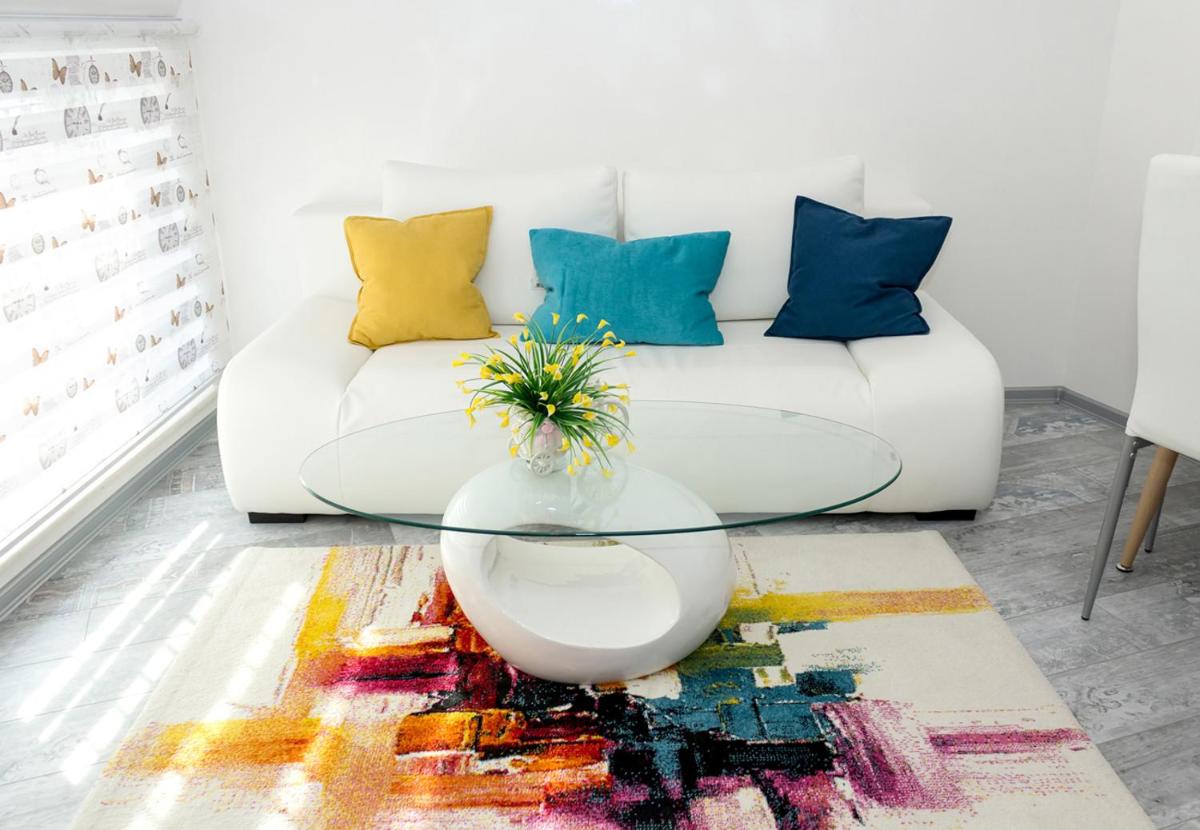 ACRYLIC & PASTEL Apartments - Housity