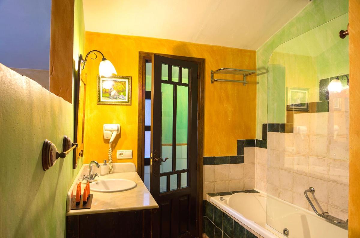 Un baño de Hotel Spa La Casa del Rector Almagro