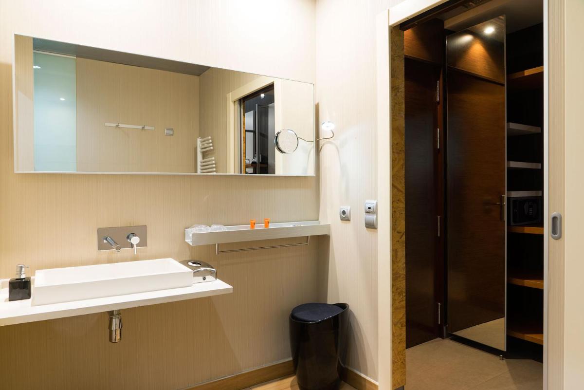 Un baño de Hotel Spa La Casa del Rector Almagro