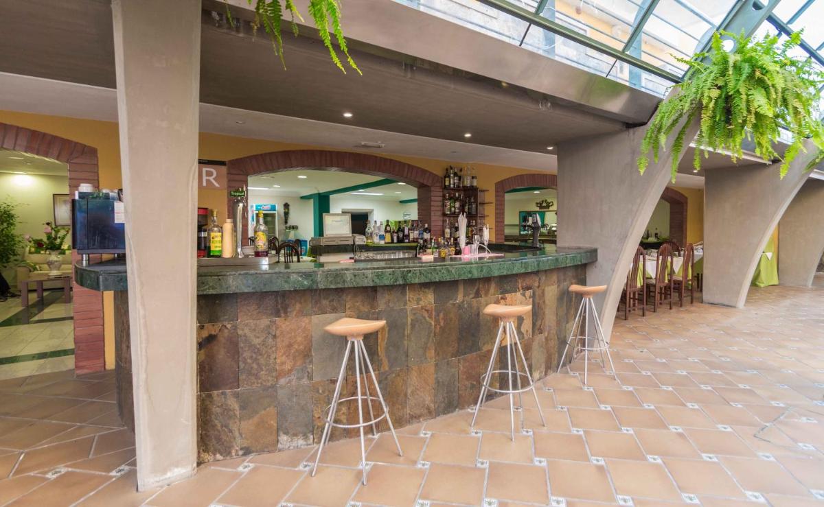 Apartamentos La Carabela - Housity