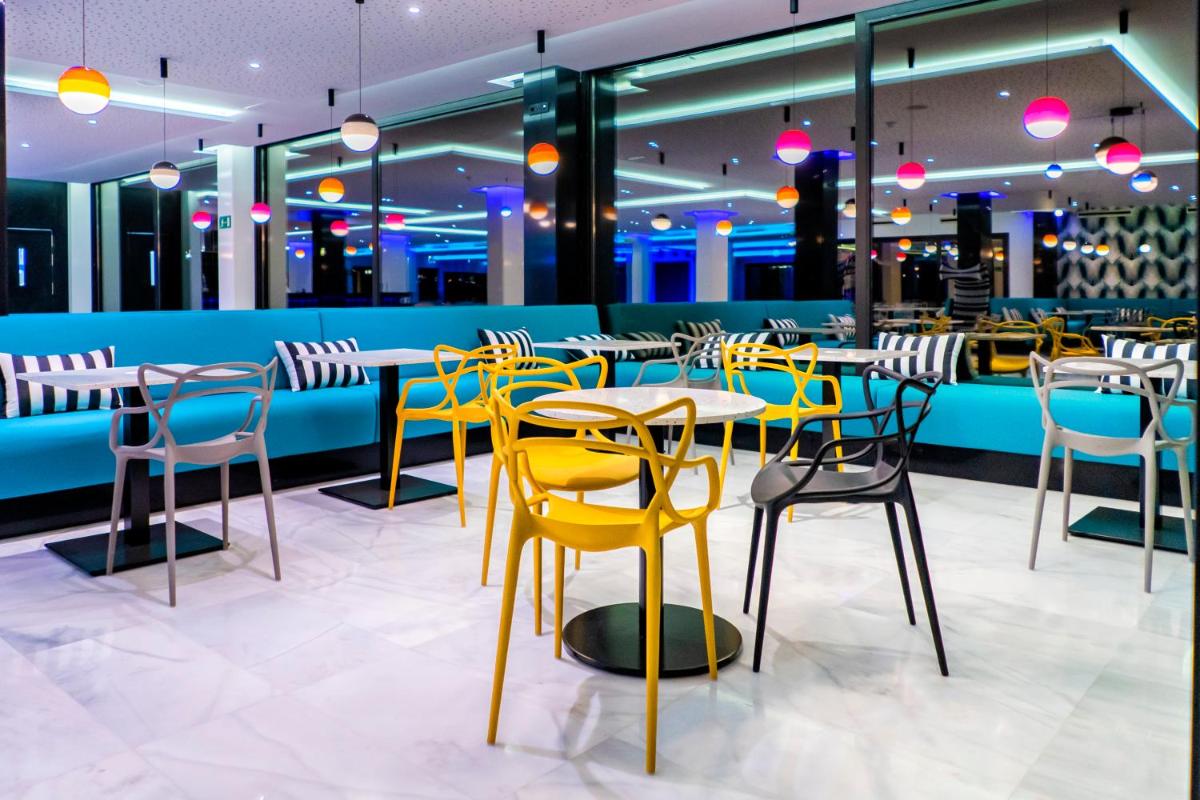 Un restaurante o sitio para comer en Spring Hotel Bitácora