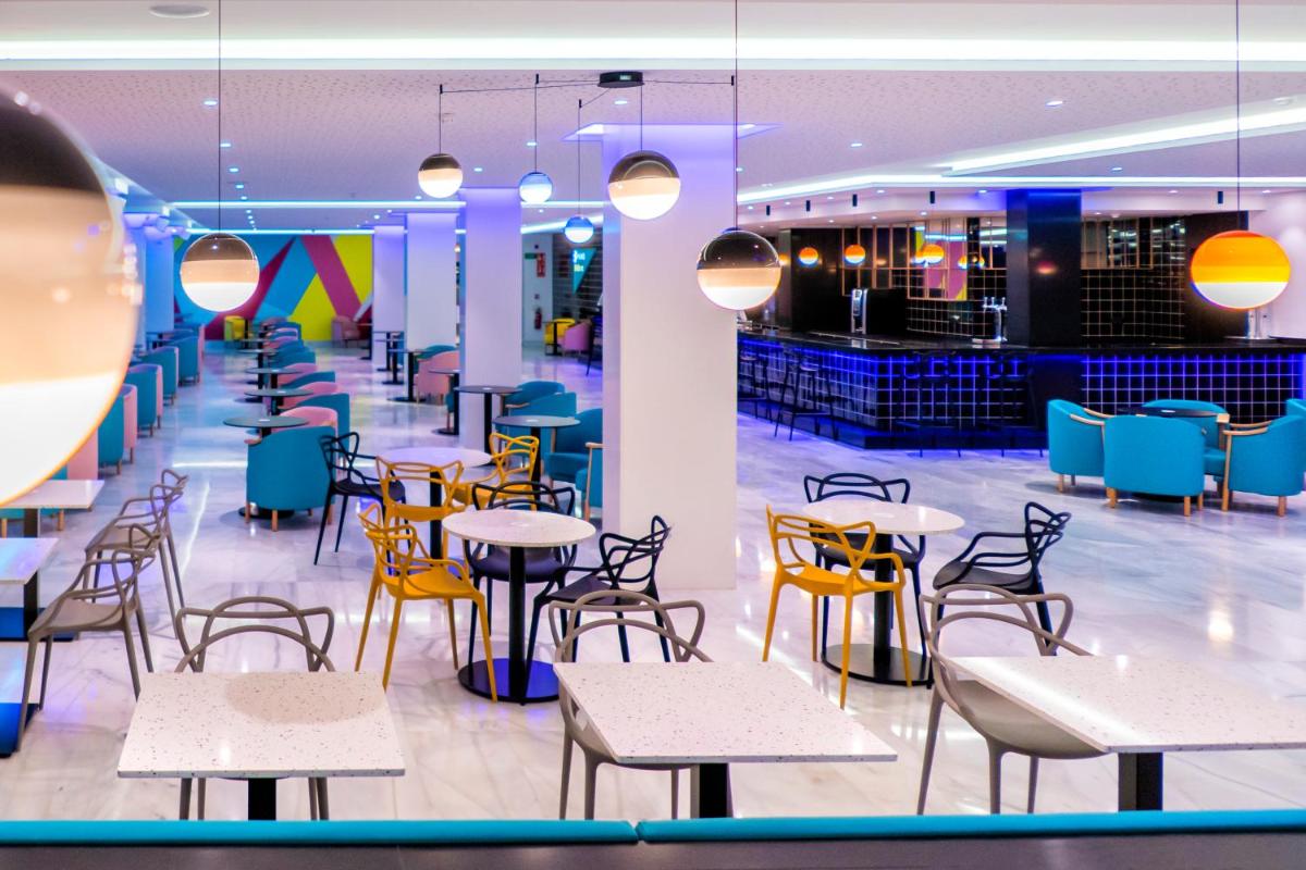 Un restaurante o sitio para comer en Spring Hotel Bitácora