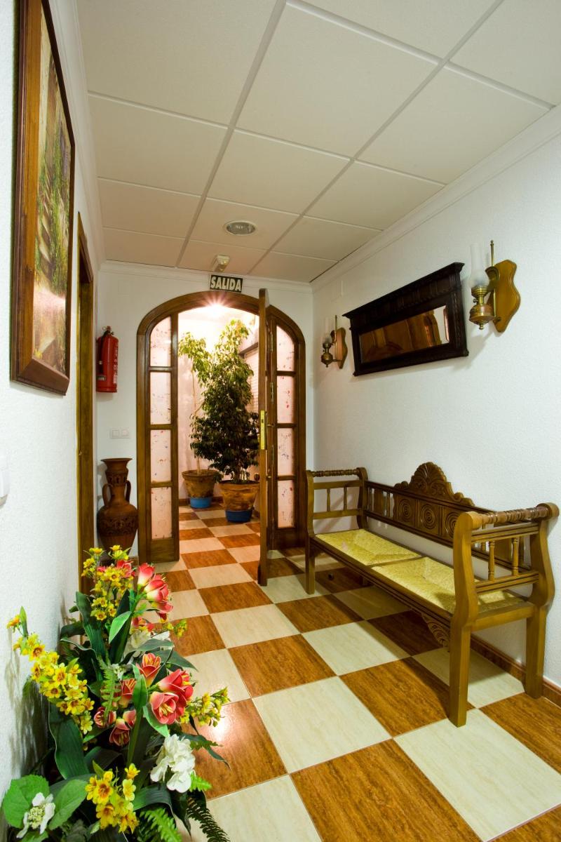 Hostal Rural Alba - Housity
