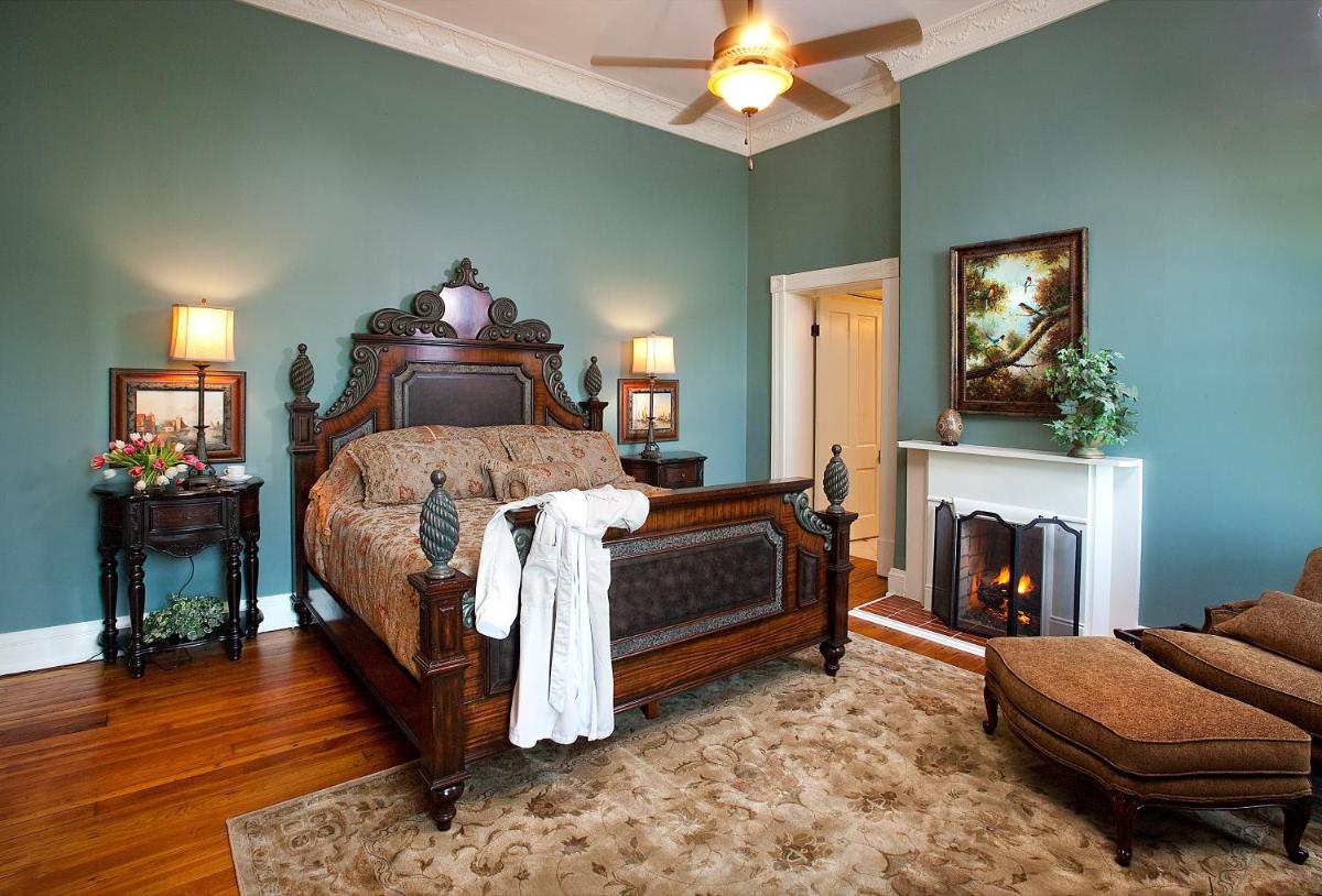 Riverside Inn Bed and Breakfast - Housity