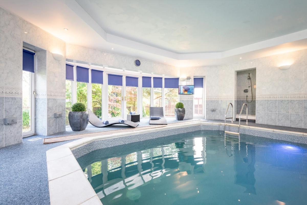 Luxury 6-bed house with pool - Housity