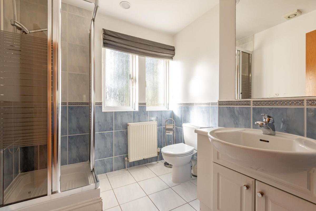 Luxury 6-bed house with pool - Housity
