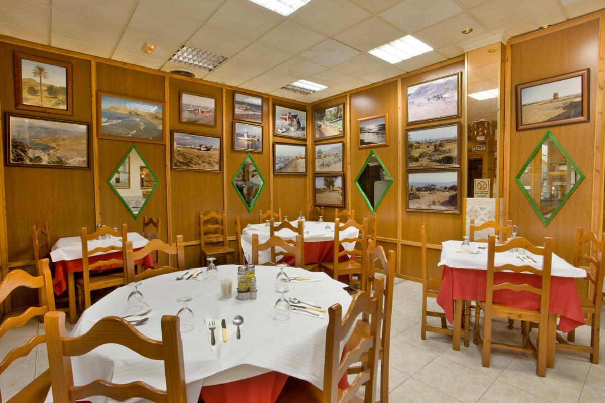 Hostal Rural Alba - Housity