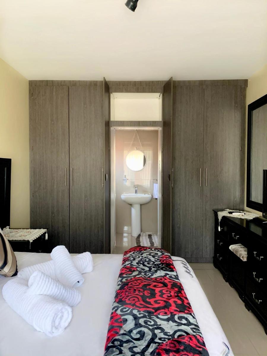 Estee House - Housity