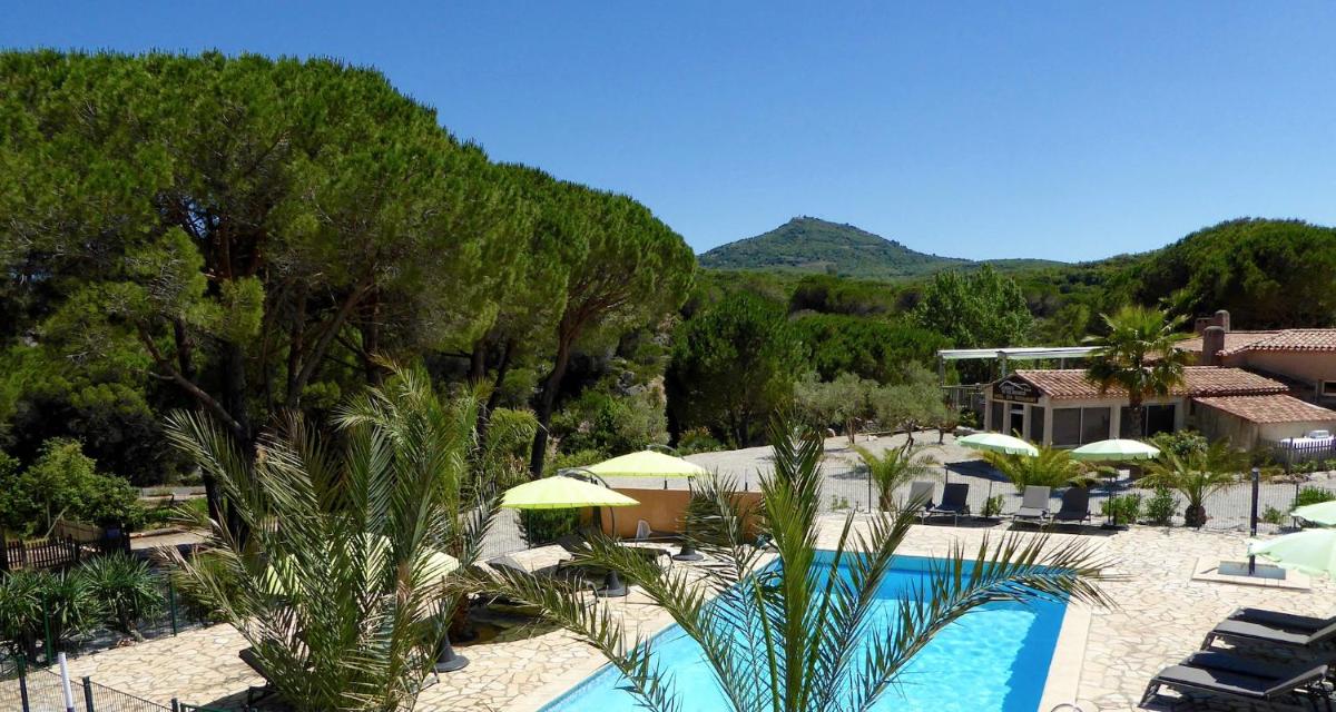 Vue générale sur la montagne ou vue sur la montagne depuis l'hôtel