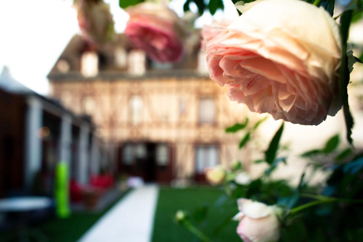 Jardin de l'établissement Hôtel Spa - Au Charme Rabelaisien
