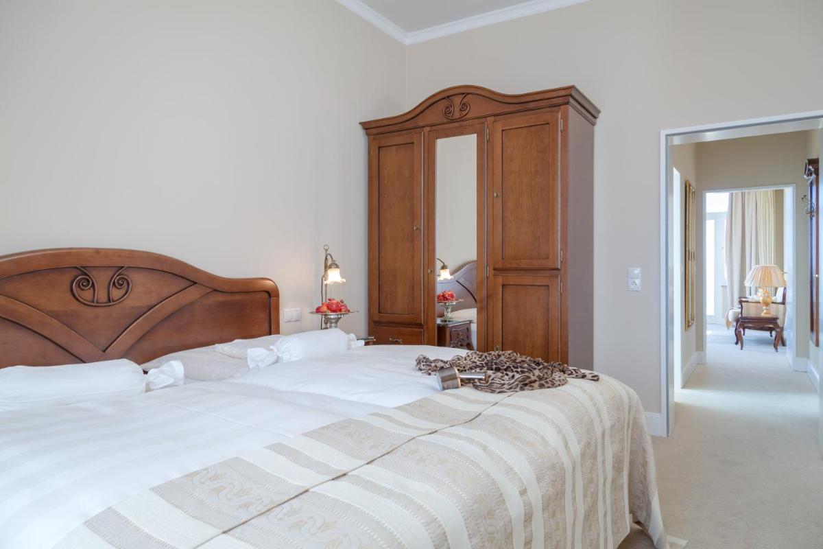 Ein Bett oder Betten in einem Zimmer der Unterkunft Hotel Miramar