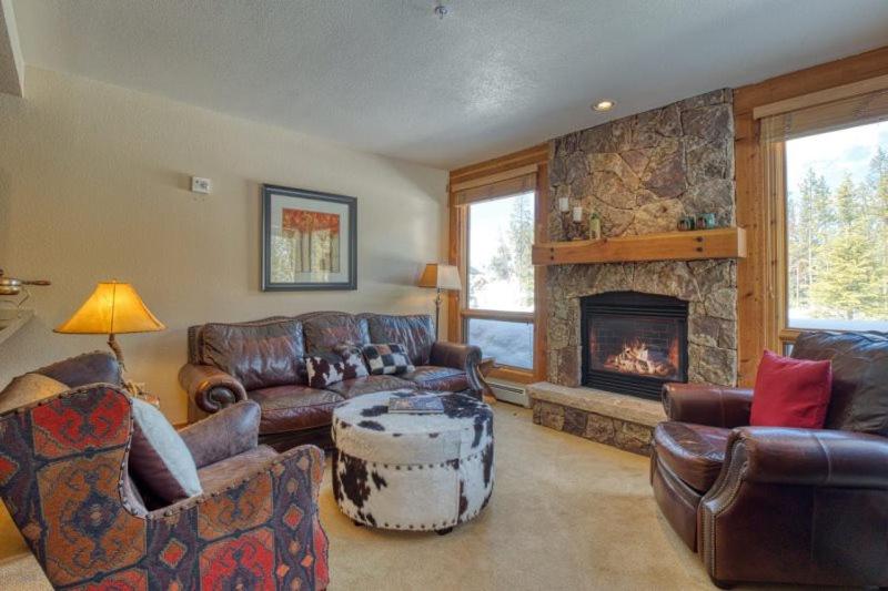 Private Family Friendly 2 Bedroom Townhome Located In East Keystone With Access To Free Shuttle Service - Housity
