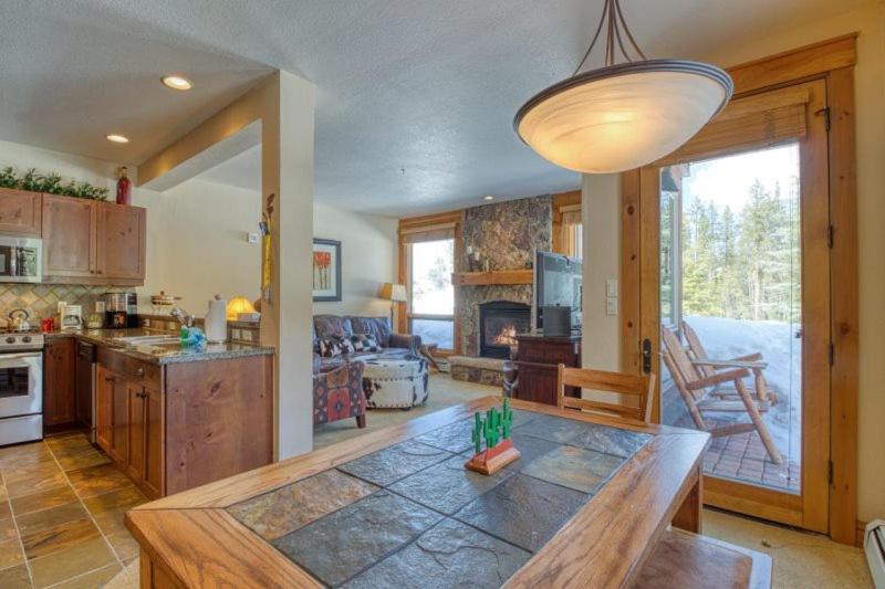Private Family Friendly 2 Bedroom Townhome Located In East Keystone With Access To Free Shuttle Service - Housity