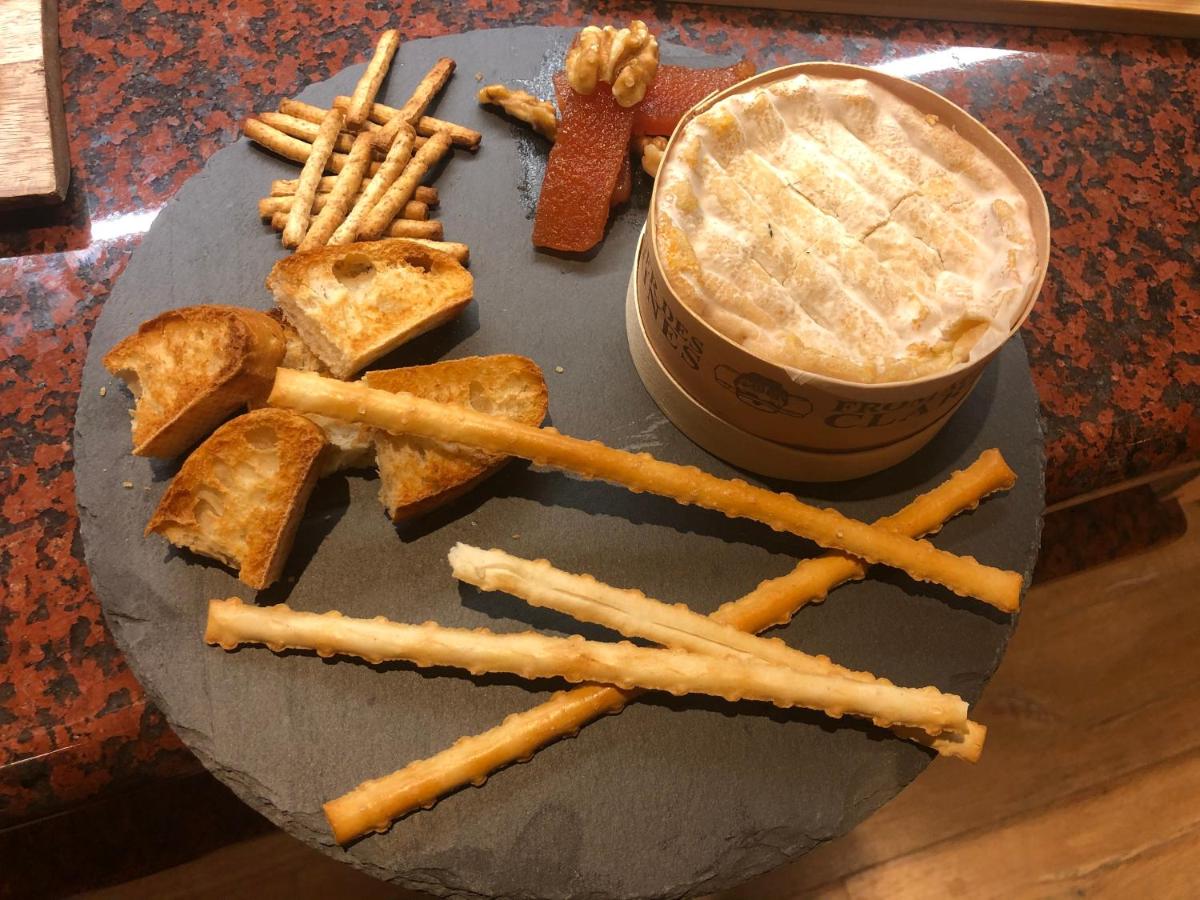 Comida en o cerca de este hotel