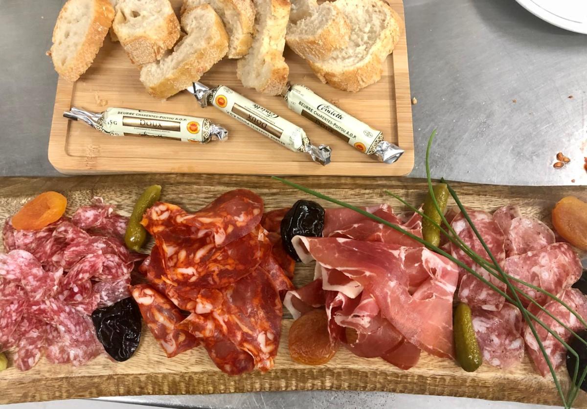 Comida en o cerca de este hotel