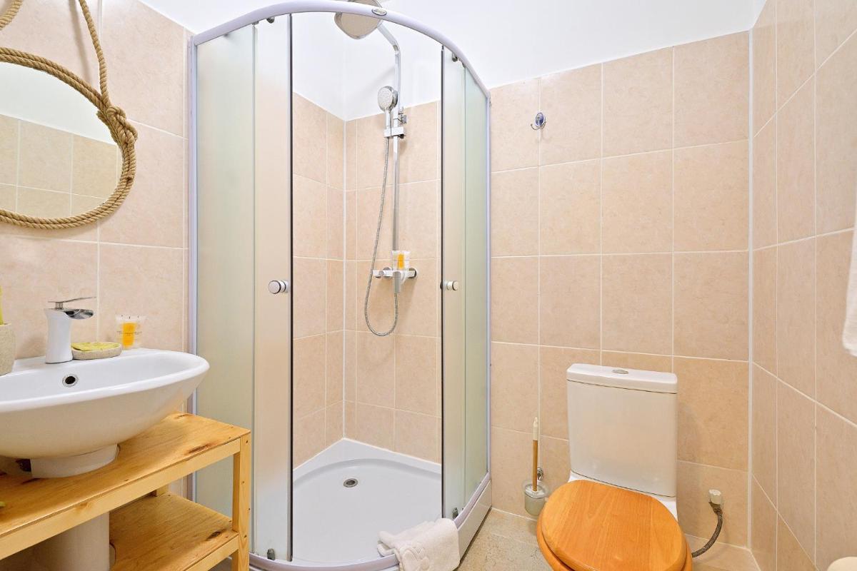 Riverside by Welna - Housity