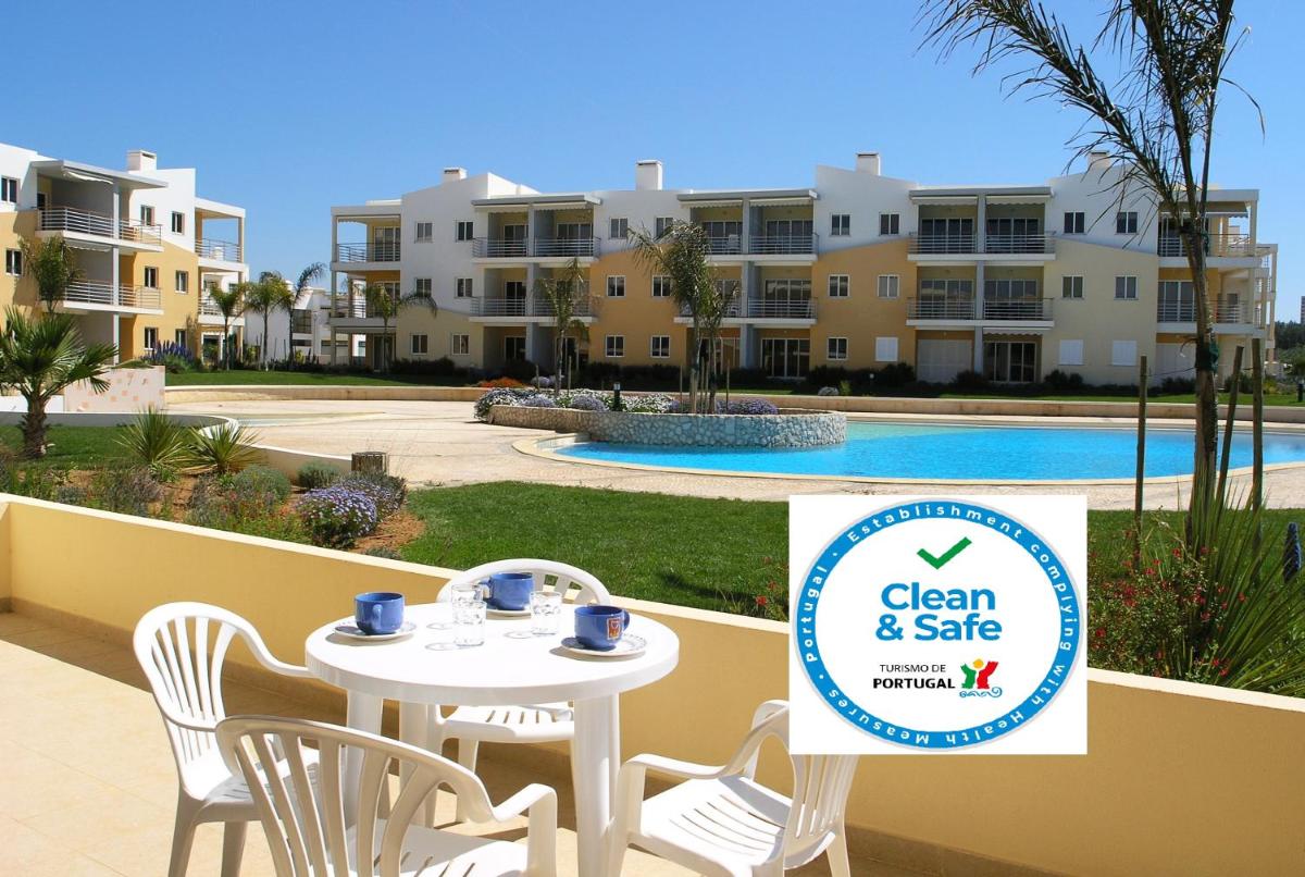 Portugal Rentals Vila da Praia Apartments - Housity