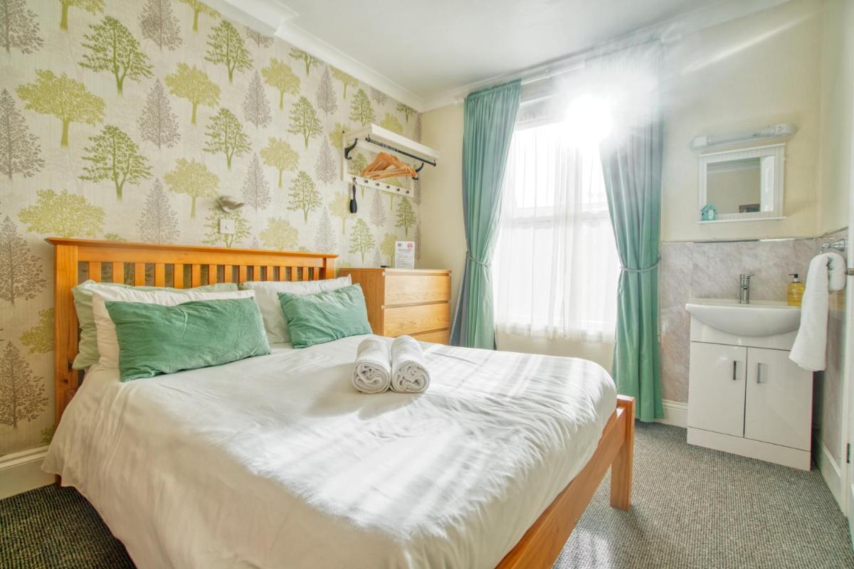 St Weonards - Housity