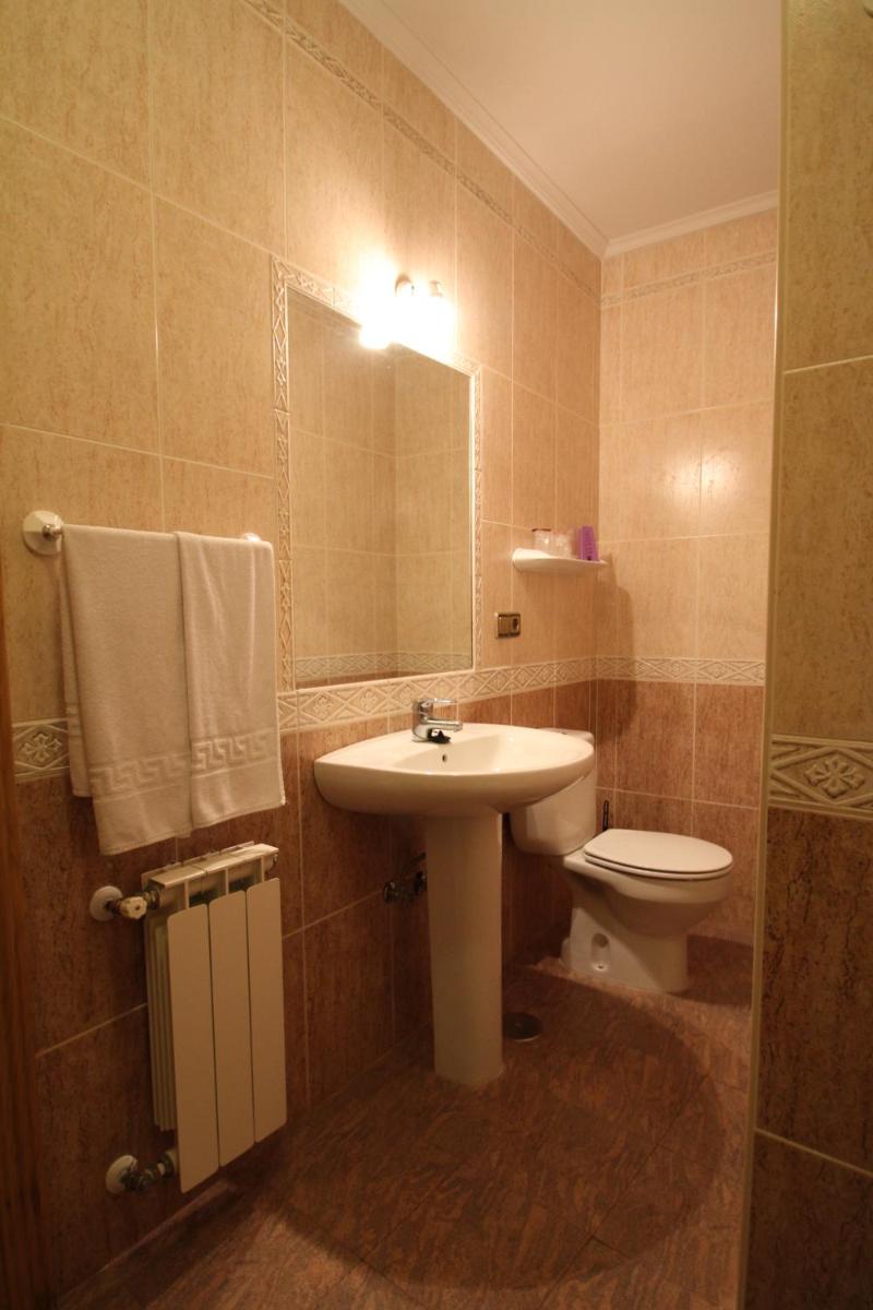 Hostal Restaurante Cuatro Caminos - Housity
