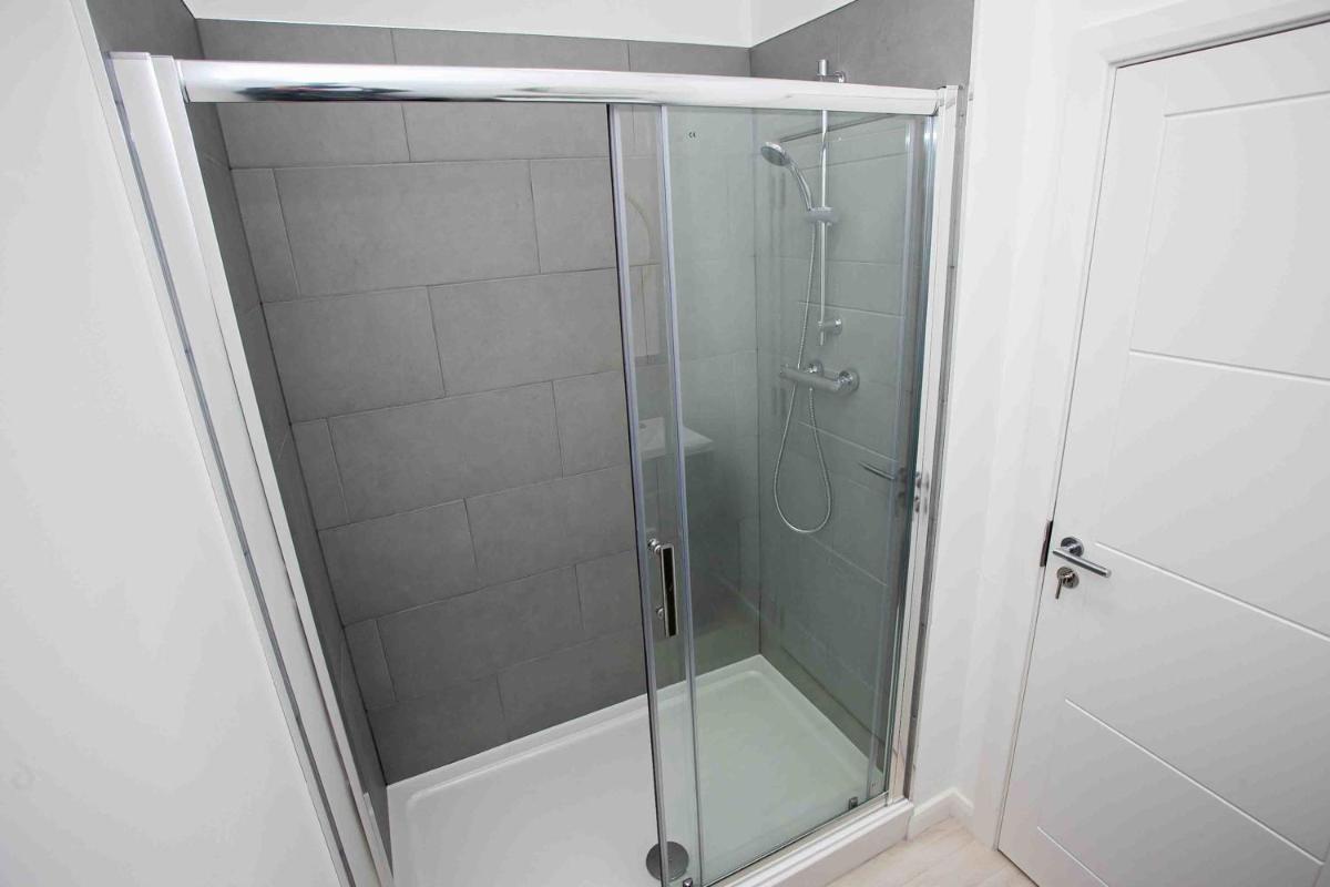Modern & Stylish 1 Bedroom Apartment in Bolton - Housity