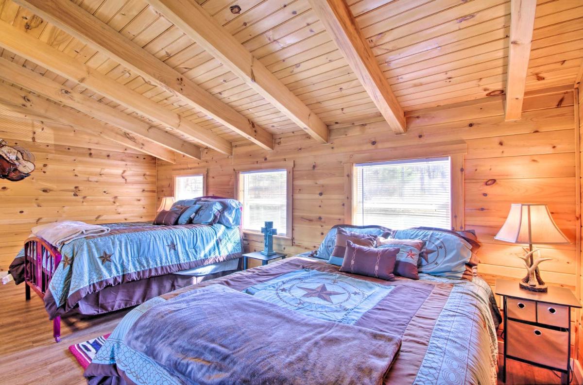 Large Cabin with Deck Overlooking Norfork Lake! - Housity