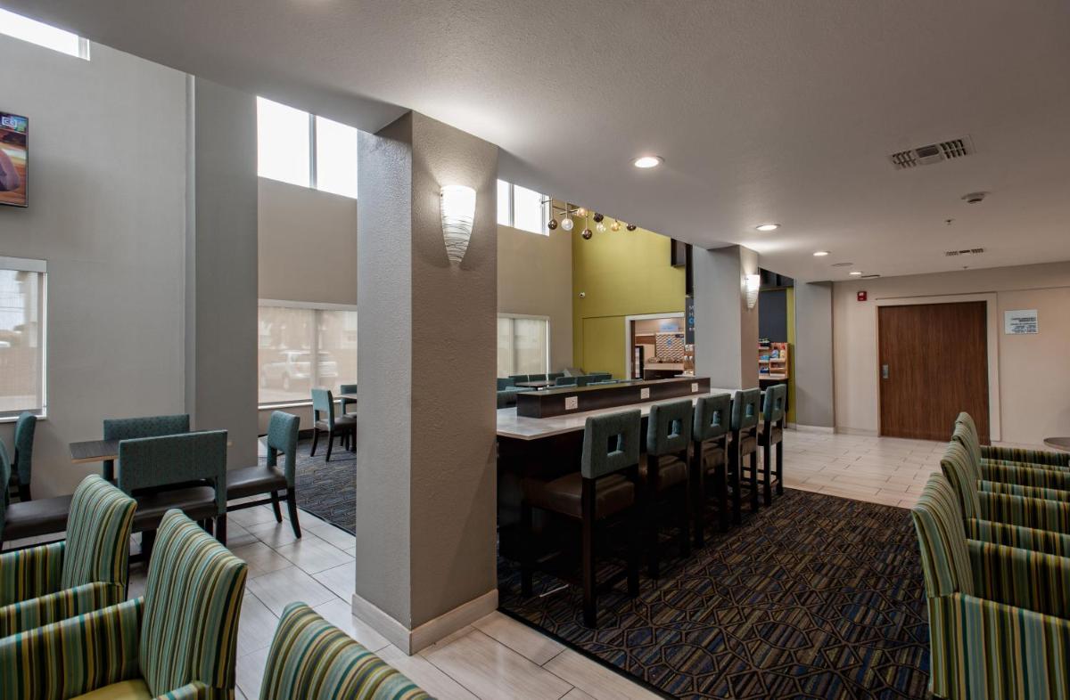 Holiday Inn Express Hotel and Suites Port Aransas/Beach Area by IHG - Housity
