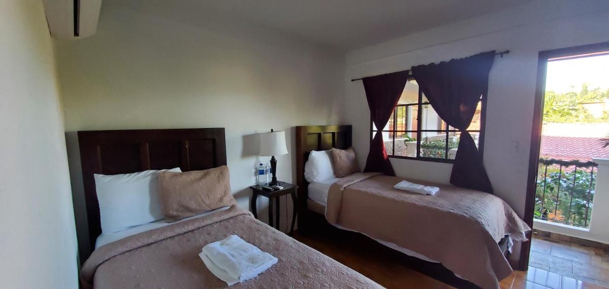 Hotel & Restaurant Fleur de Lis - Housity