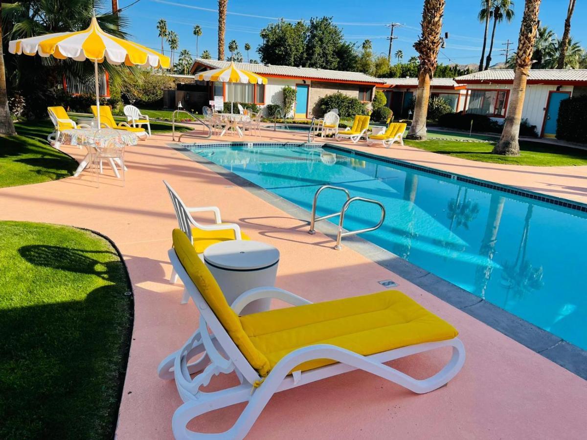 A PLACE IN THE SUN Hotel - ADULTS ONLY Big Units, Privacy Gardens & Heated Pool & Spa in 1 Acre Park Prime Location, PET Friendly, TOP Midcentury Modern Boutique Hotel - Housity