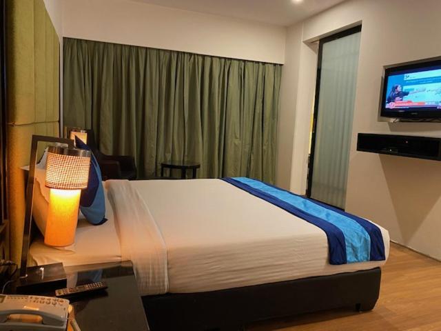 Ebony Boutique Hotel - Housity