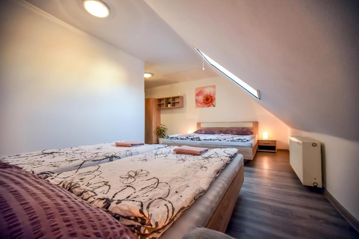 Ubytování Pod Světem-apartmán - Housity