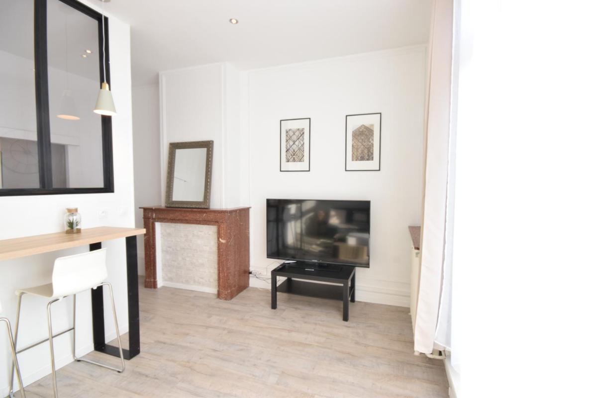 CHIC APPART DESIGN - HYPER CENTRE - TRAMWAY - FREE WIFI - leRelaisdOdile12 - Housity