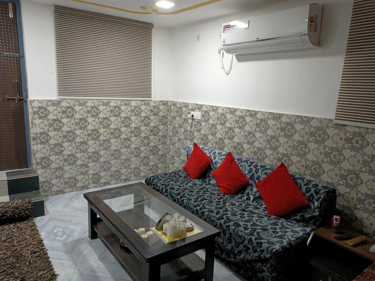 Travellers Guest House - Housity