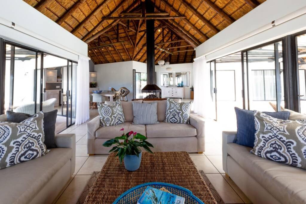 CANAL HOUSE: Waterfront property for rent - Housity