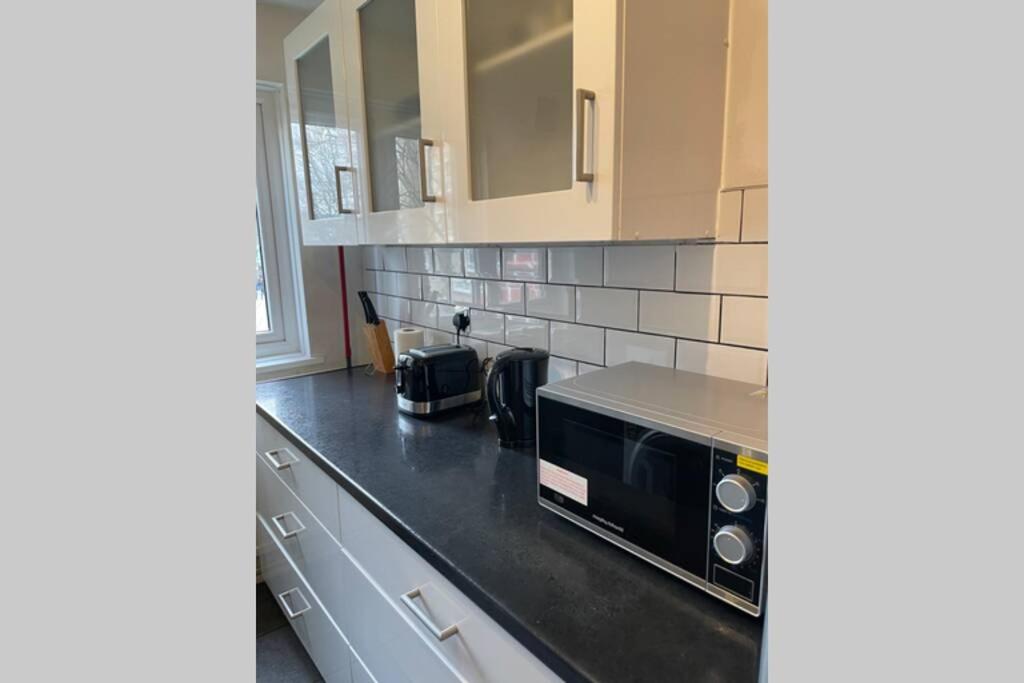 Beautiful apartment right off of Broadway Market - Housity