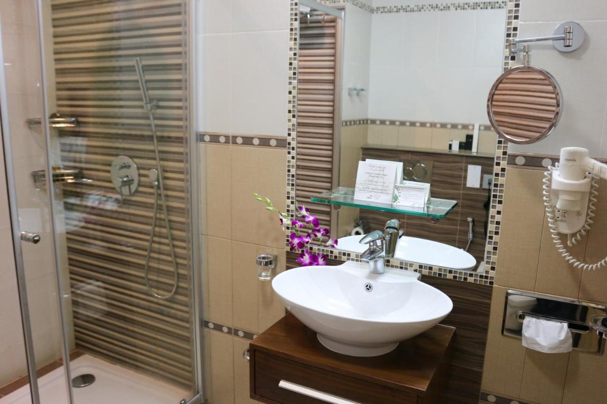 Suitetrails - Elite Crystal Hotel