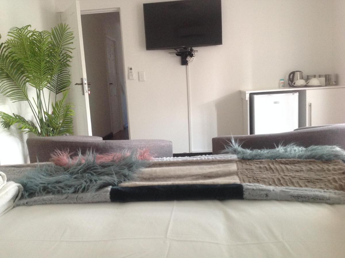 Sikelela Guest House - Housity