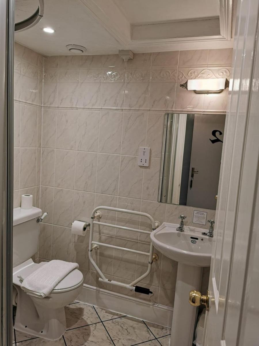 The Compasses Inn - Housity