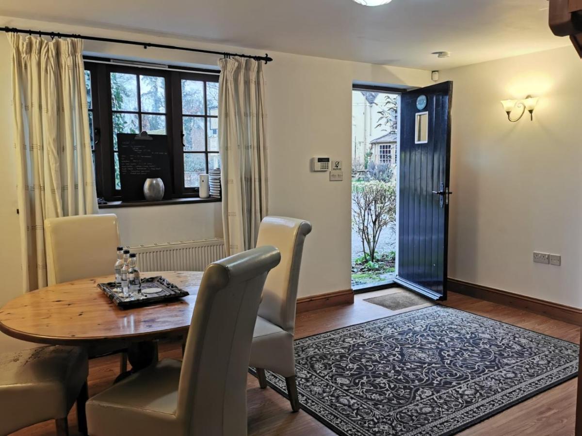 The Compasses Inn - Housity