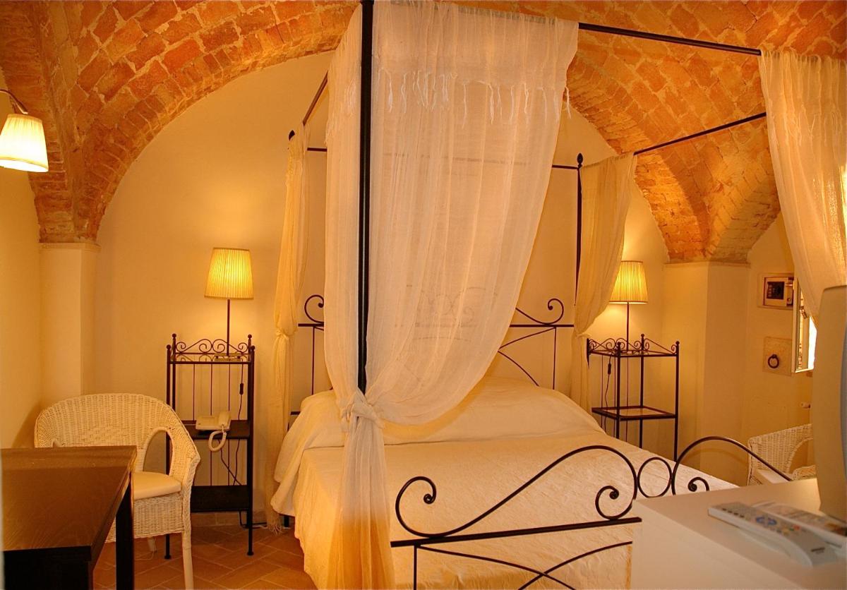 The Olive Inn - Housity