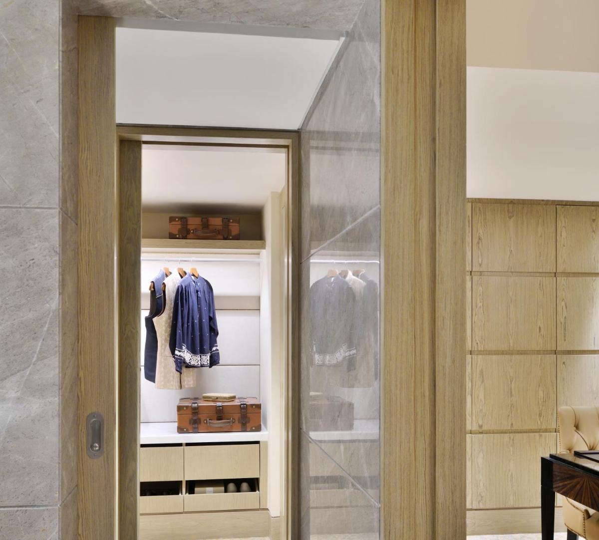 a walk in closet with a glass door at Taj Mahal, New Delhi in New Delhi